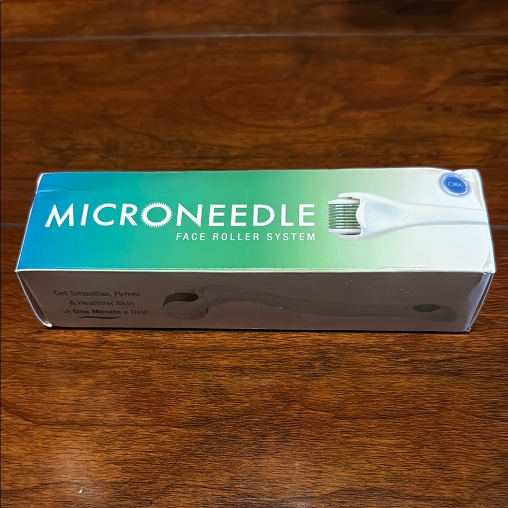 Microneedle Face Roller System - White